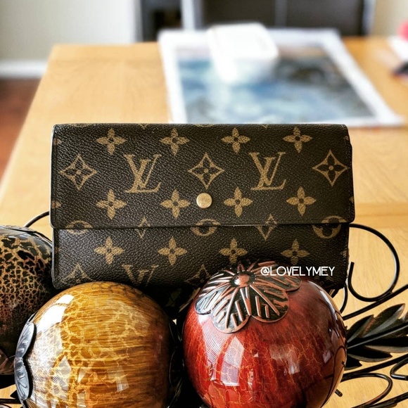 Louis Vuitton Handbags - Louis Vuitton Sarah Wallet Monogram Authentic LV